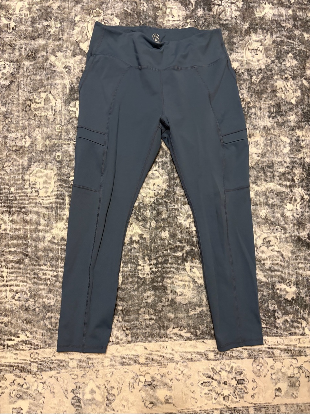 High-Rise Performance Leggings in Deep Blue with Side Pockets